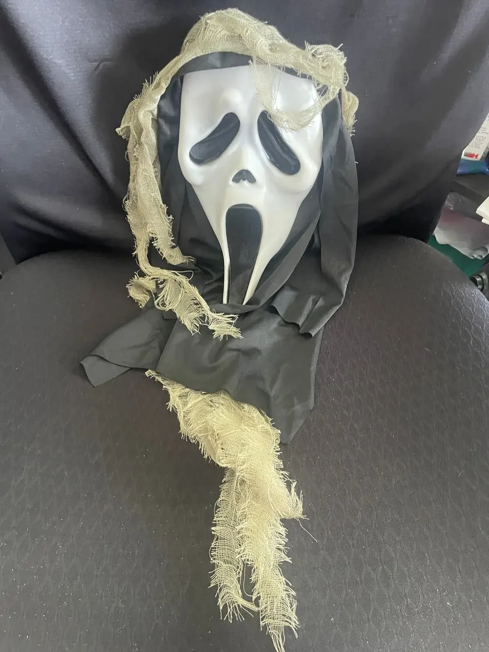 SCREAM GHOST FACE CRYPT CREATURE GAUZE MASK HALLOWEEN COSTUME PRE OWNED